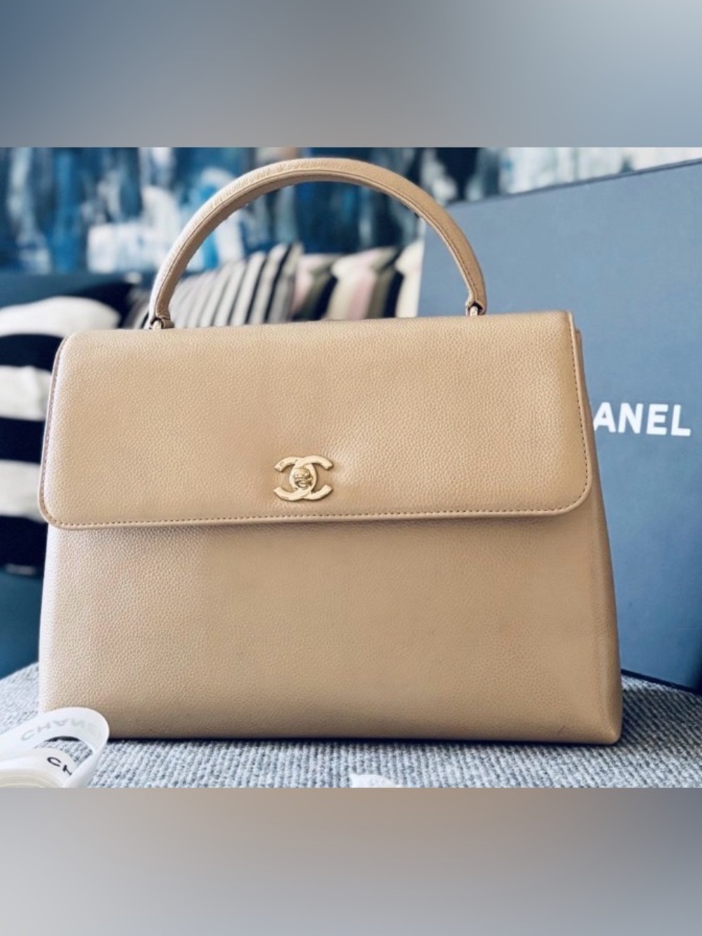 CHANEL Iconic Vintage Kelly Top-handle handbag in Beige Caviar leather wTurnlock